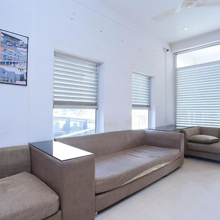Super Townhouse Prince Palace Thiruvananthapuram Bagian luar foto