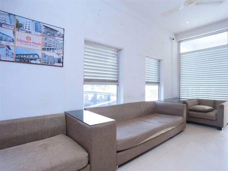 Super Townhouse Prince Palace Thiruvananthapuram Bagian luar foto