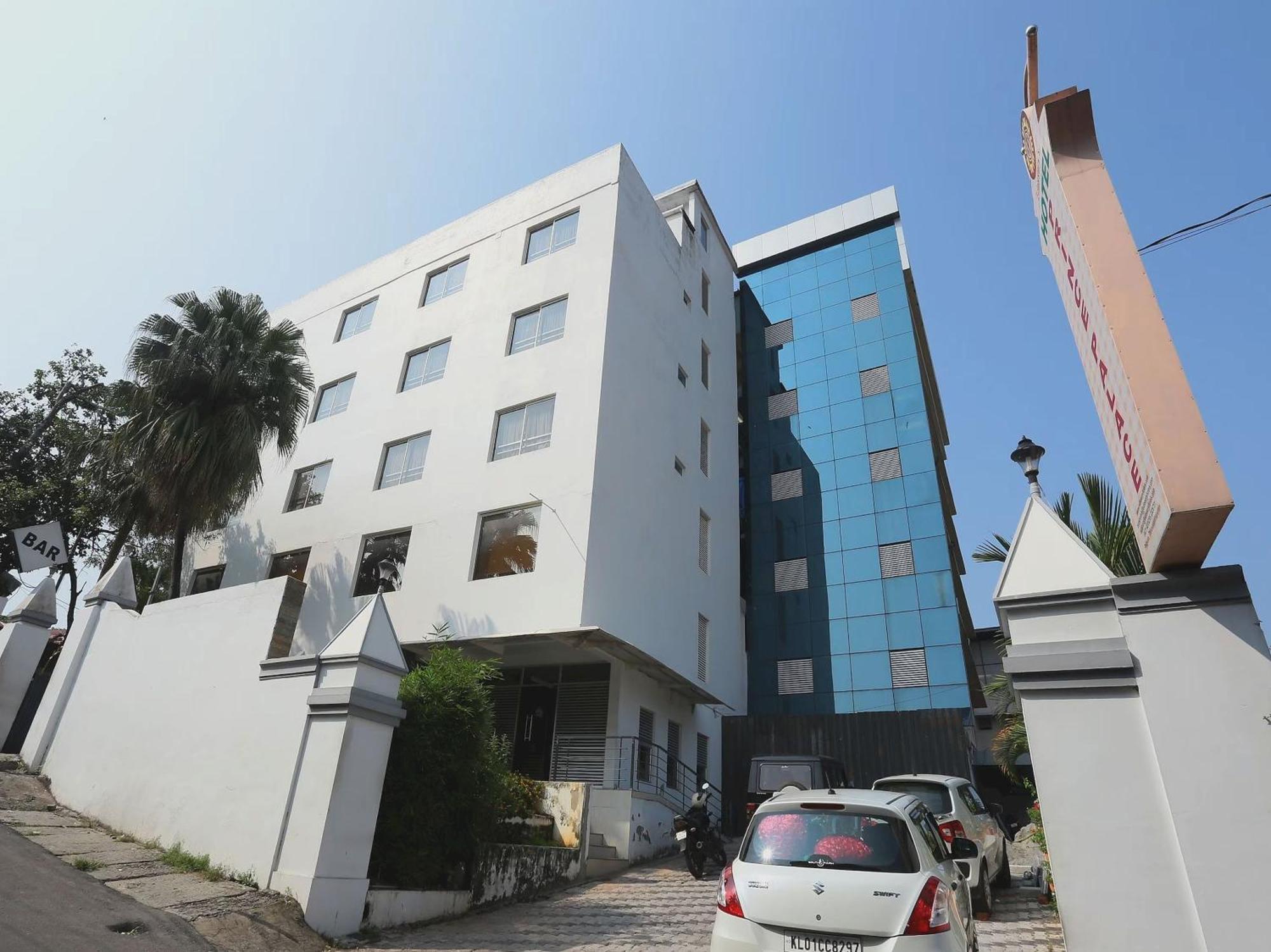 Super Townhouse Prince Palace Thiruvananthapuram Bagian luar foto