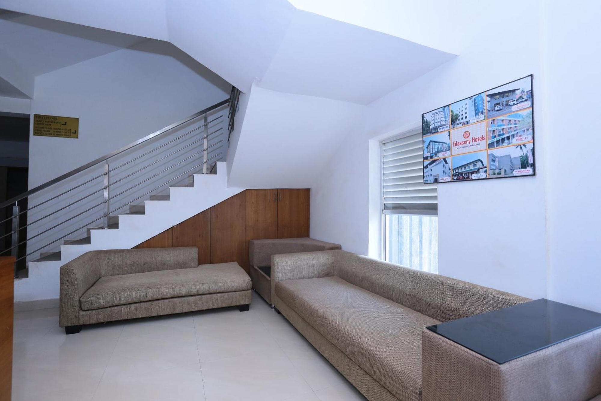 Super Townhouse Prince Palace Thiruvananthapuram Bagian luar foto