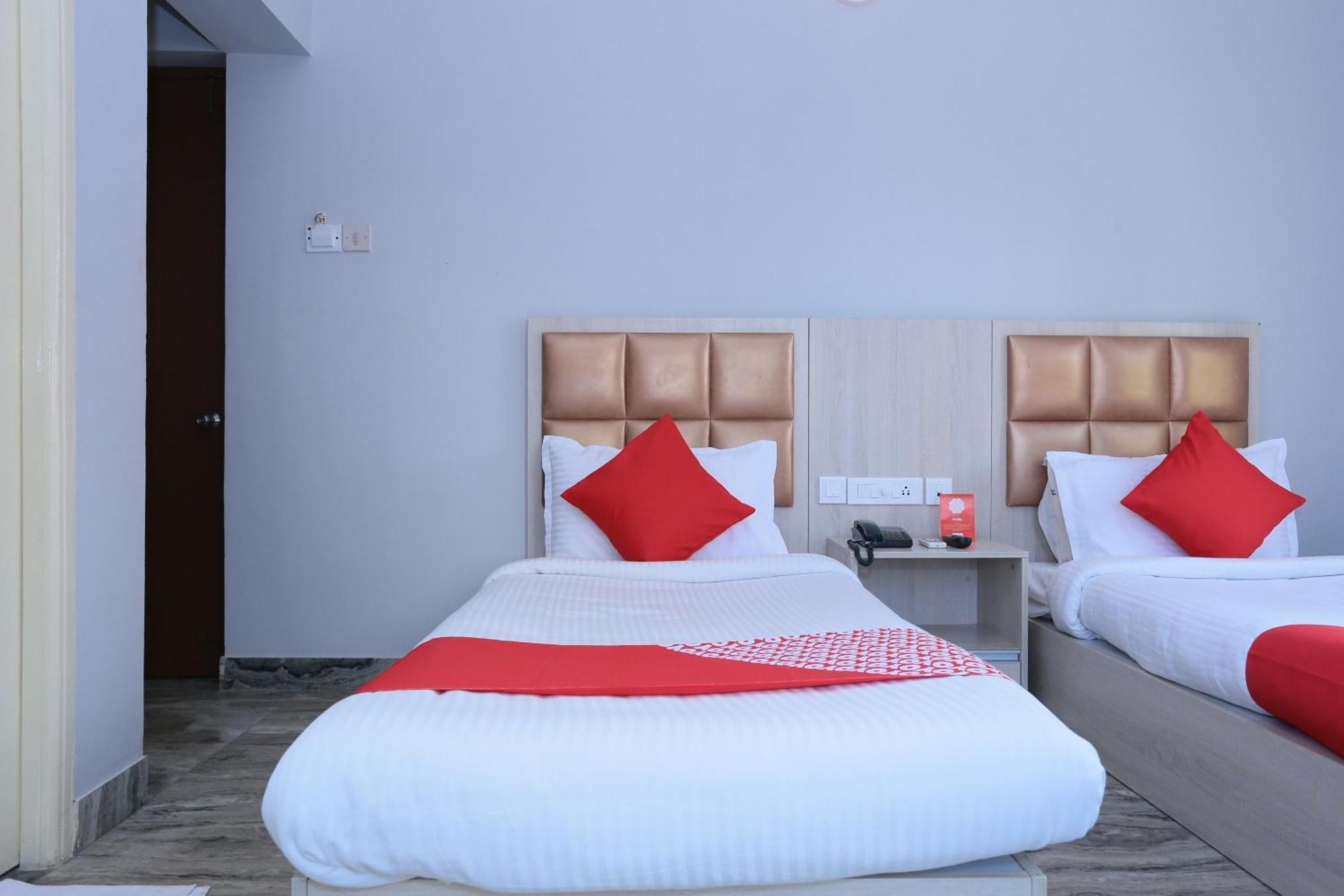 Super Townhouse Prince Palace Thiruvananthapuram Bagian luar foto