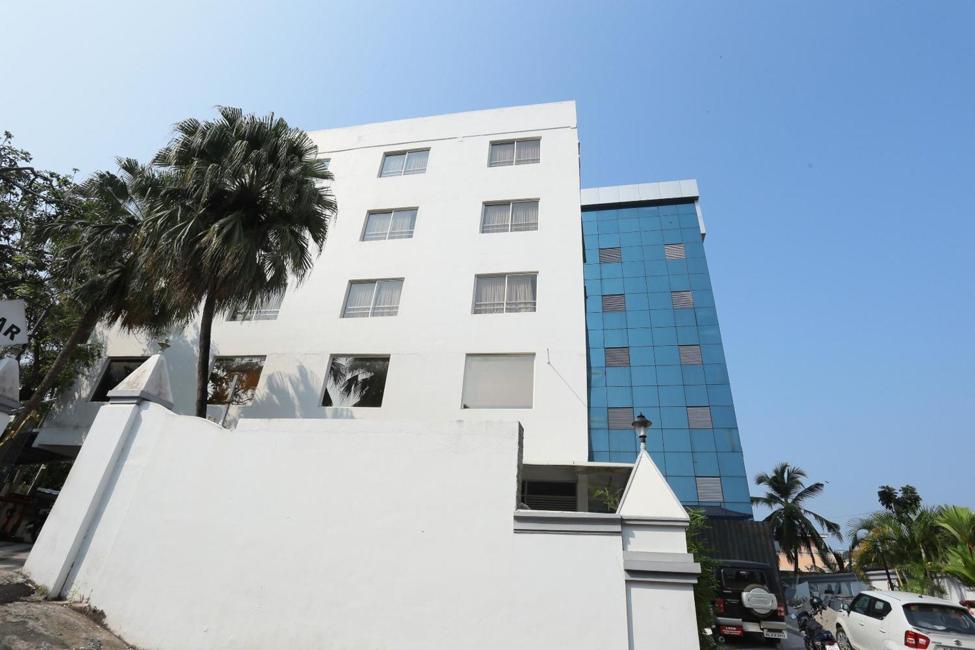 Super Townhouse Prince Palace Thiruvananthapuram Bagian luar foto