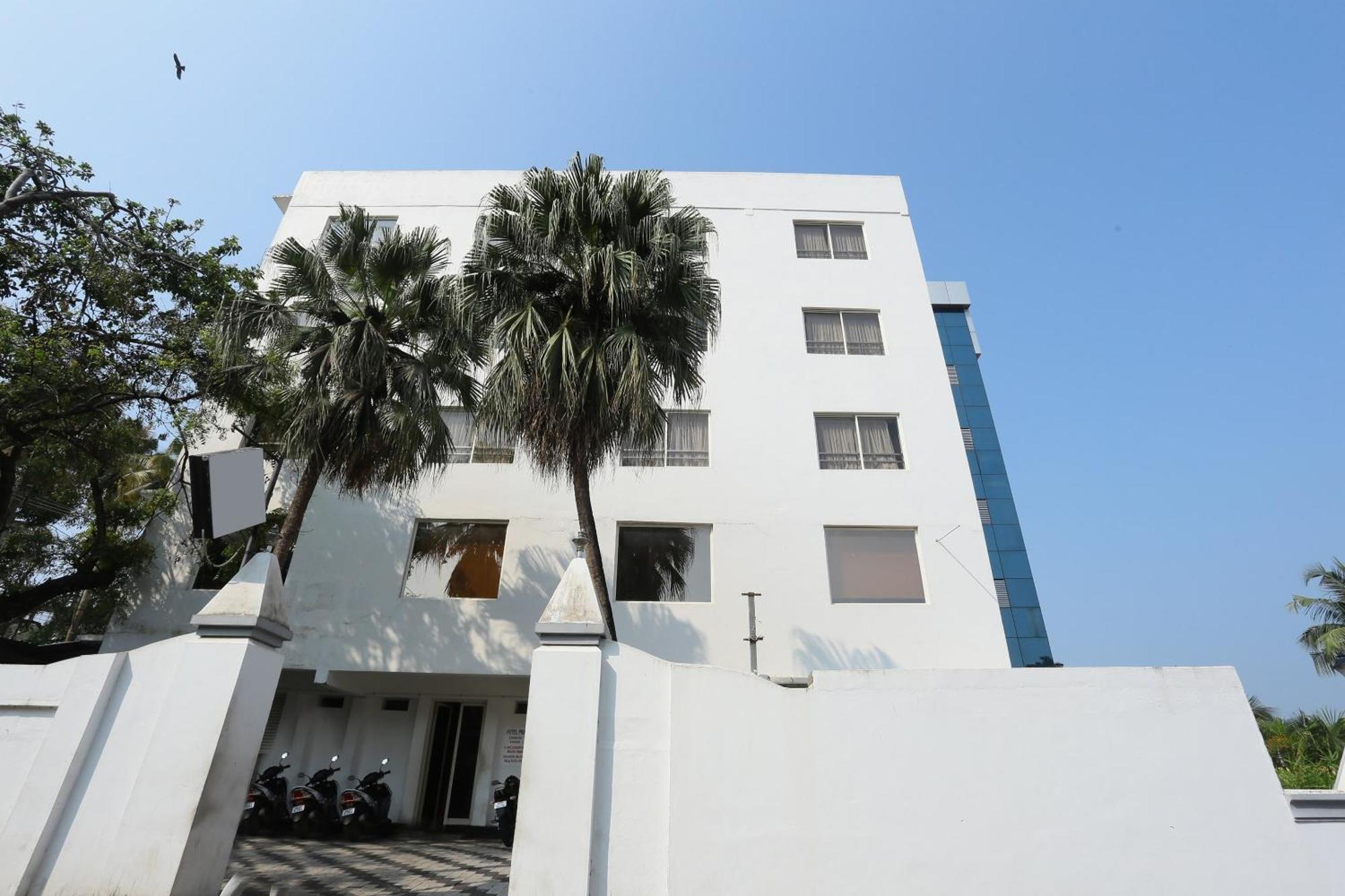 Super Townhouse Prince Palace Thiruvananthapuram Bagian luar foto