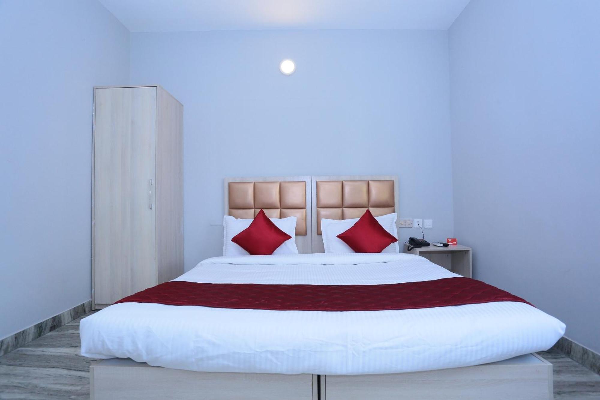 Super Townhouse Prince Palace Thiruvananthapuram Bagian luar foto