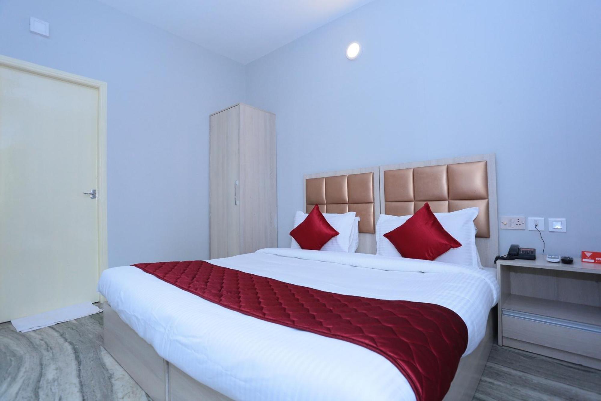 Super Townhouse Prince Palace Thiruvananthapuram Bagian luar foto