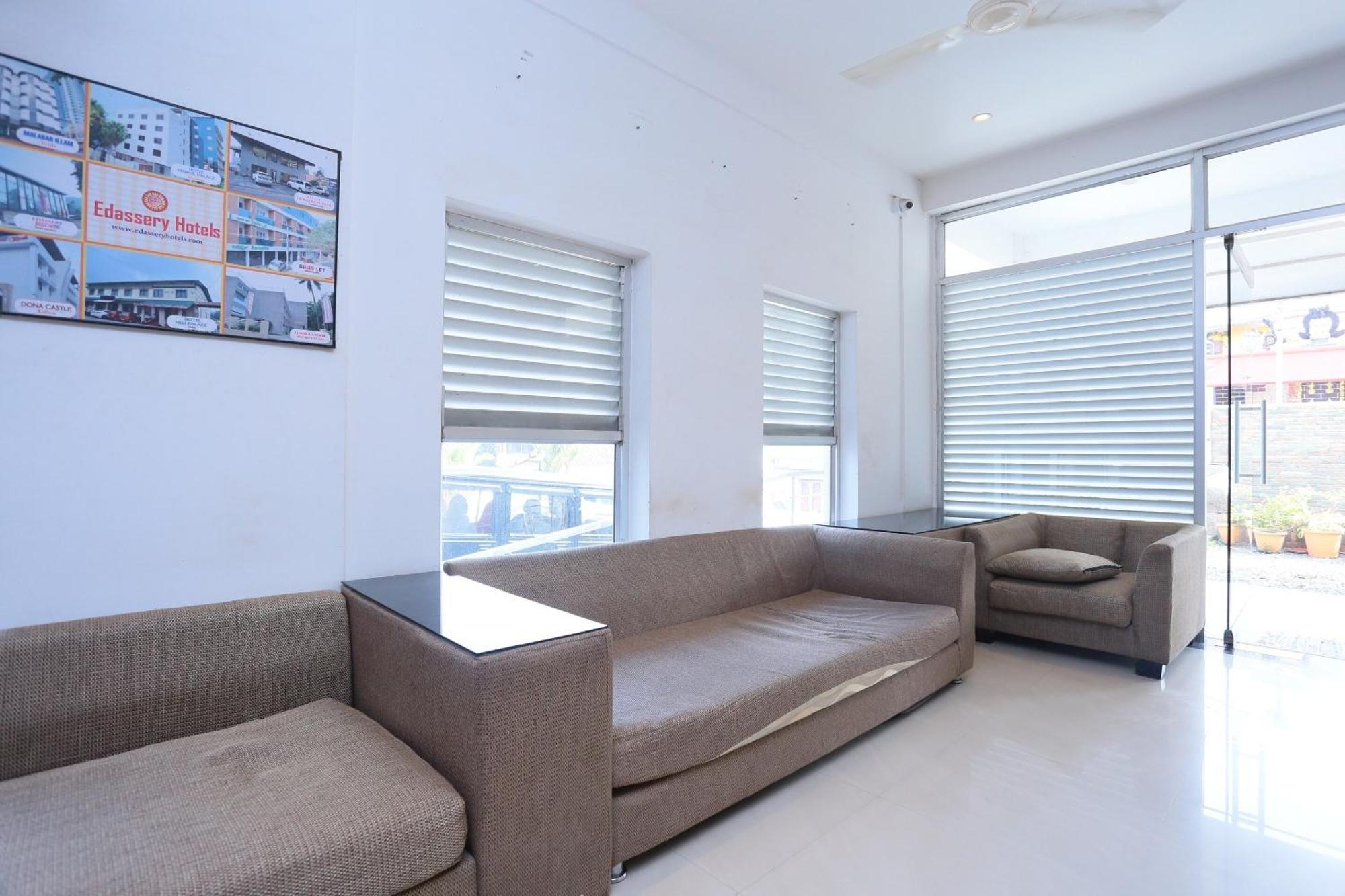 Super Townhouse Prince Palace Thiruvananthapuram Bagian luar foto